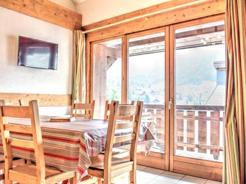 Morzine Apartment | Charmant appartement au cœur de Morzine, proche télécabines, 2 chambres, balcon, parking, WiFi inclus - FR-1-524-40
