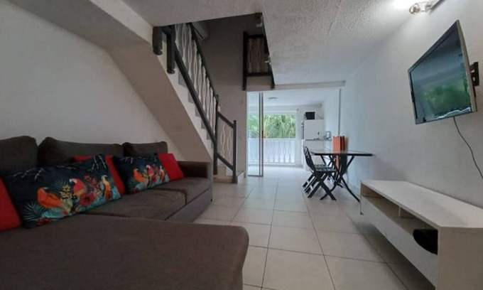 Bas du Fort Apartment | Charmant Appartement Avec Piscine