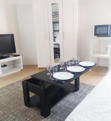 Stains Apartment | Charmant Studio au Calme Proche Rer Stade de France Paris