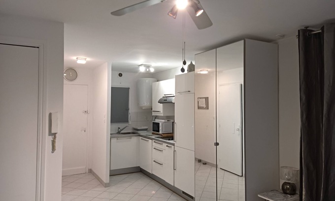 La Garde Apartment | Charmant Studio Design et Paisible Proche de la mer Avec Parking Gratuit