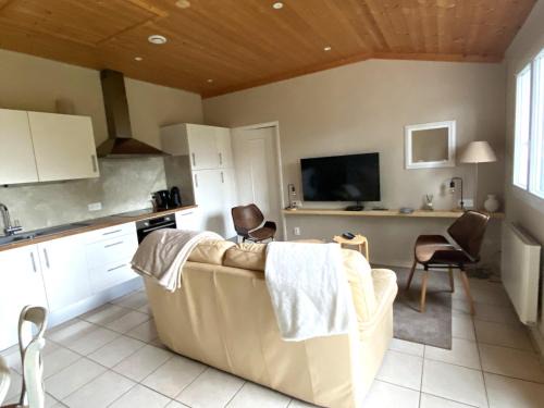 Groix Apartment | Charmant T2 RDC avec jardin privatif à 500m de Loctudy - FR-1-813-1