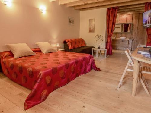 Le Clerjus Bed & Breakfast | Charmante Chambre "Rubis" avec Terrasse et Vue sur Étangs dans une Ferme Rénovée - FR-1-589-532