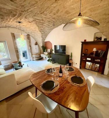 Cabrieres-dʼAigues House | Charmante maison de village au pied du Lùberon