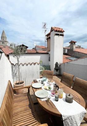 Muggia House | Charmantes Altstadthaus mit Dachterrasse