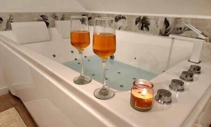 Cambrai Apartment | Charme, Détente Sous les Étoiles