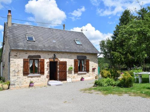 Crisse House | Charme et Authenticité en Forêt Maine Normandie : Demeure Rénovée avec Jardin, Idéale pour Séjour Détente - FR-1-410-186
