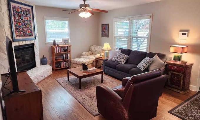 Charlotte House | Charmer in Starmountn
