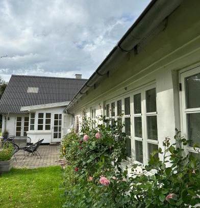 Hjørring Apartment | Charmerende lejlighed på landet med privat skov