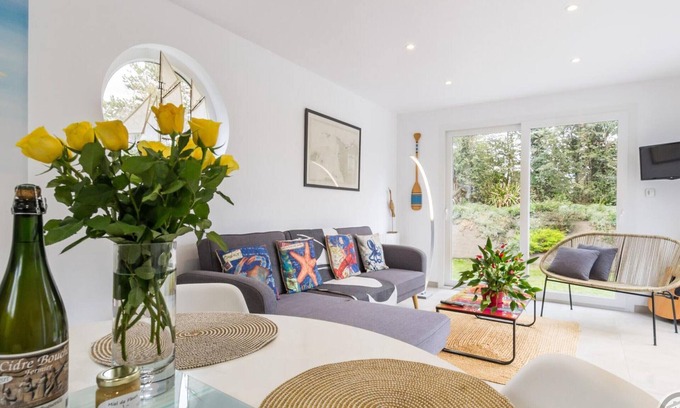 Saint-Jean-de-la-Riviere Cottage | Charming House in Saint-Jean-de-la-Rivière with Private Garden