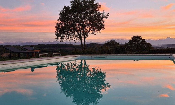 Saint-Loup-en-Comminges Villa | Charming GITE with PRIVATE SWIMMING POOL - Panoramic view of the Pyrenees!
