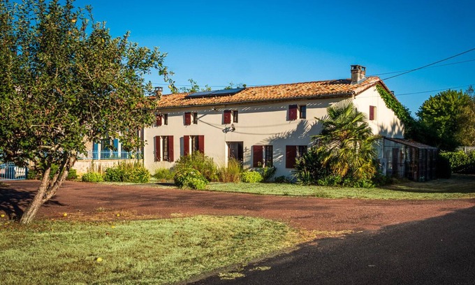 Saint-Pierre-du-Palais House | Charming, delightful house with pool in south-west France