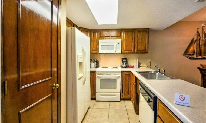 Biloxi Apartment | Charming 1-2 BD apt/townhome. Secure, behind Treasure Bay. Near beach access.