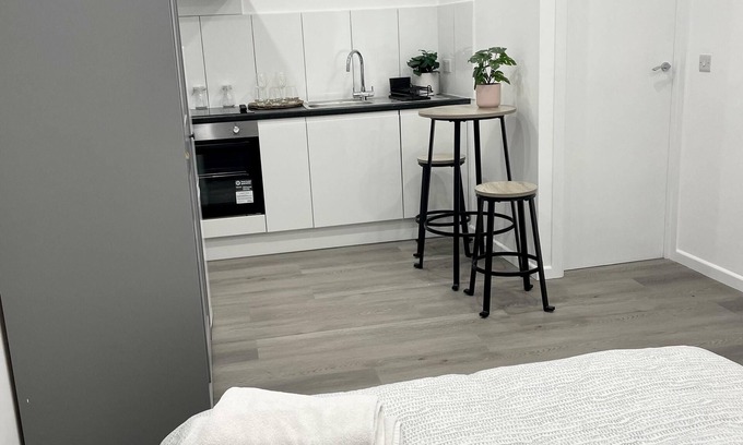 Stockwell Apartment | Charming 1-bed Studio in London