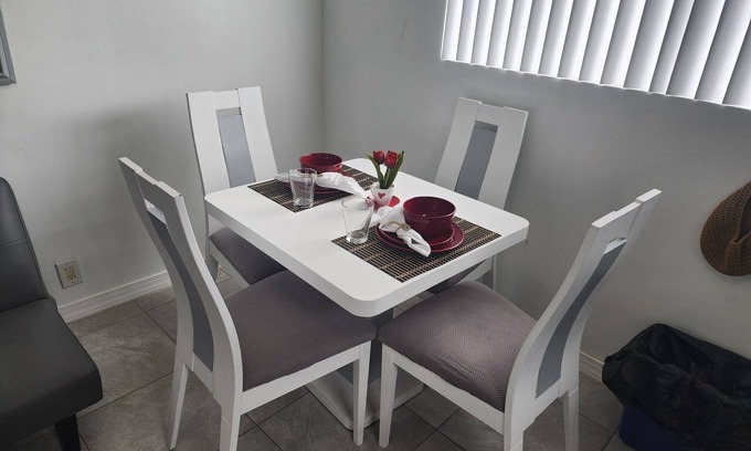 Greenacres Apartment | Charming 1-bedroom apartment with AC, WIFI in amazing Palm Beach next to Airport