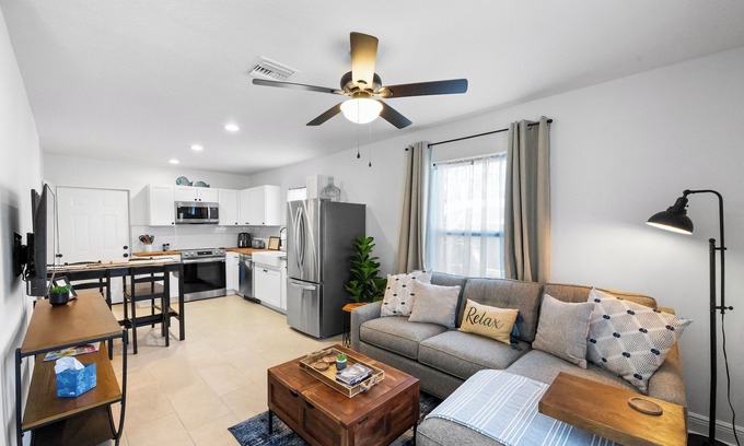 Tarpon Springs Cottage | Charming 1-bedroom Cottage - Close to Downtown/Sponge Docks/Beaches/Trails