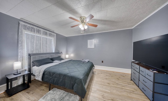 Carbondale Apartment | Charming 1-bedroom apartment in welcoming Carbondale with AC