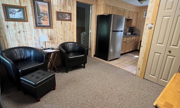 Lake Shore Hotel | Charming 1-bedroom at Gull Lake Motel in welcoming Lake Shore with AC and WiFi