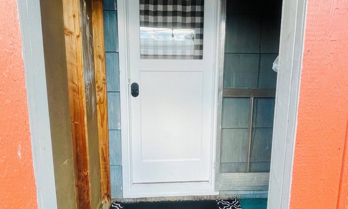 John Day Apartment | Charming 1-bedroom apartment in lovely John Day with WiFi, AC