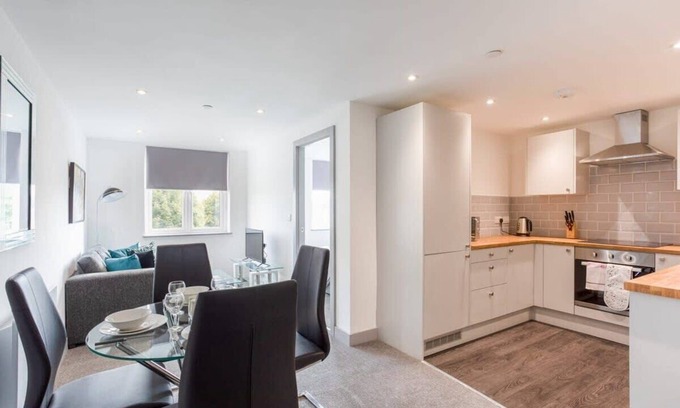 Leeds Apartment | Charming 1 Bedroom Apartment in Leeds