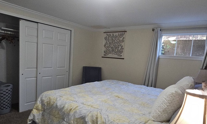 West End Apartment | Charming 1-bedroom apartment in delightful Tacoma with WiFi