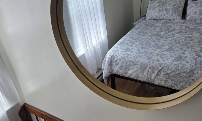 Marblehead Condo | Charming 1-bedroom condo in marvelous Marblehead with hidden patio