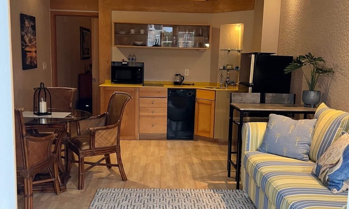 Palm Coast Condo | Charming 1-bedroom condo, 5 min drive to beach in fabulous Palm Coast, Florida