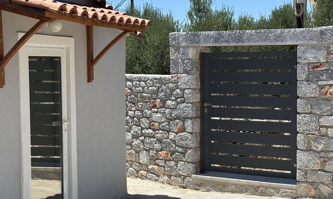 Mavrovouni House | Charming 1-bedroom house with WiFi&AC in beautiful Mavrovouni-Mamour Apartments