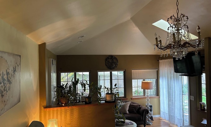 Cedar Heights House | Charming 1-bedroom house in enchanting Seattle with WiFi