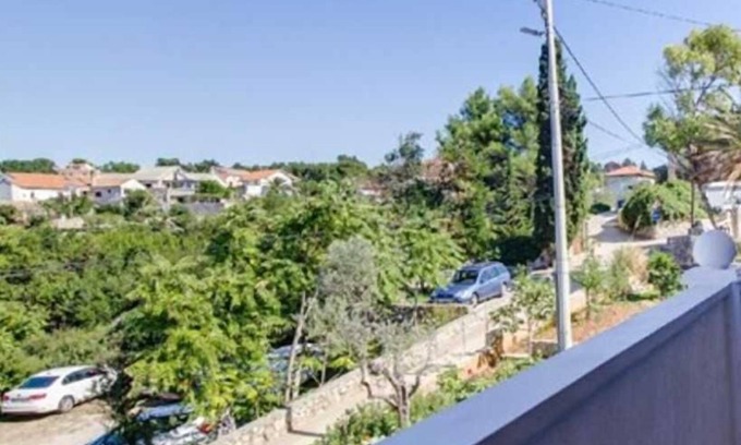 Veli Losinj Apartment | Charming 1-Bedroom Apartment for 3, Pet-Friendly with Parking