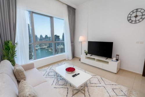 Dubai Marina Apartment | Charming 1 Bedroom Marina View