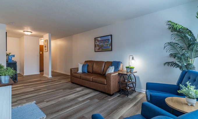 Cedar Falls Apartment | Charming 1-bedroom apartment in historic downtown Cedar Falls with AC.