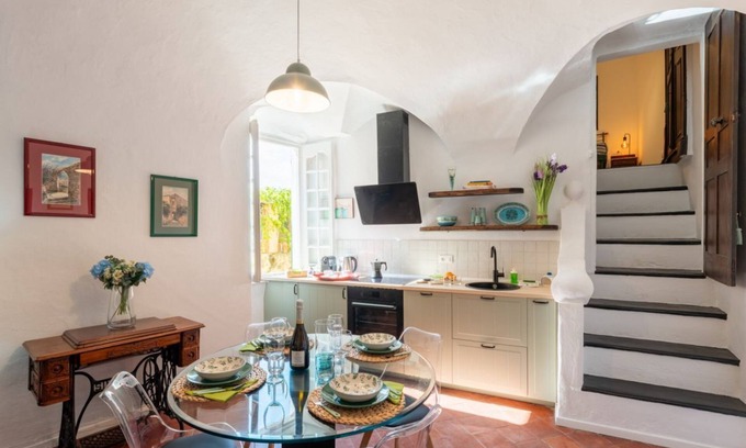 Cervo Apartment | Charming 100 sqm apartment, accommodating up to 6 people, located on the ground floor of a typical Ligurian building.The property is located in the center of Cervo, one of Italy's most charming villages, in a convenient and well-served location, ideal fo