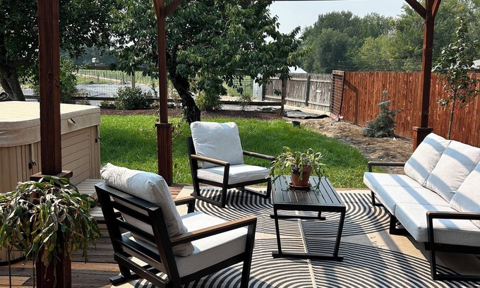 Canyon County Cottage | Charming 1920s Cottage Retreat – Modern Comfort, Vintage Soul
