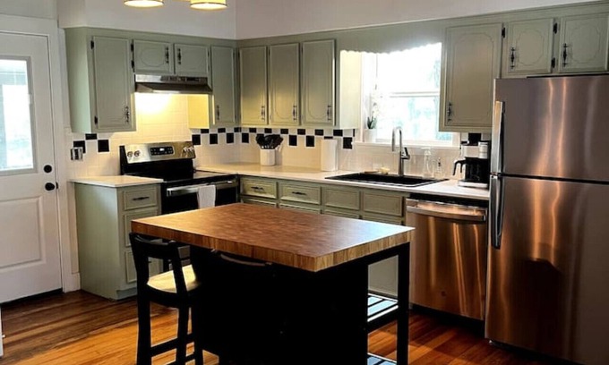 Smithville House | Charming 1920s Restored Bungalow