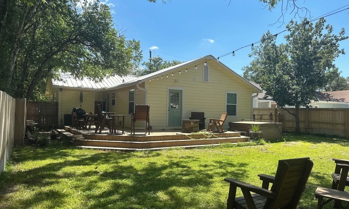 Kerrville House | Charming 1950s 3-bedroom house with hot tub and close to amenities in Kerrville!