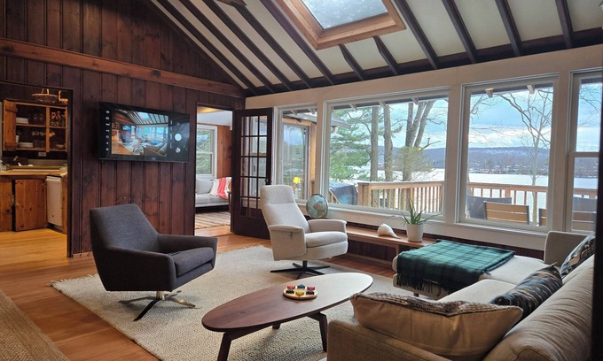 Highland Lakes Cabin | Charming 2-bedroom cabin with a stunning view