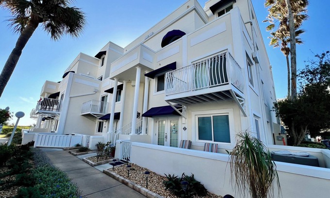 Chandler Park Apartment | Charming 2 Bedrooms in Royal Mansions Oceanfront Complex