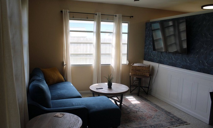 Disston Heights House | Charming 2-bedroom house in enchanting St. Petersburg