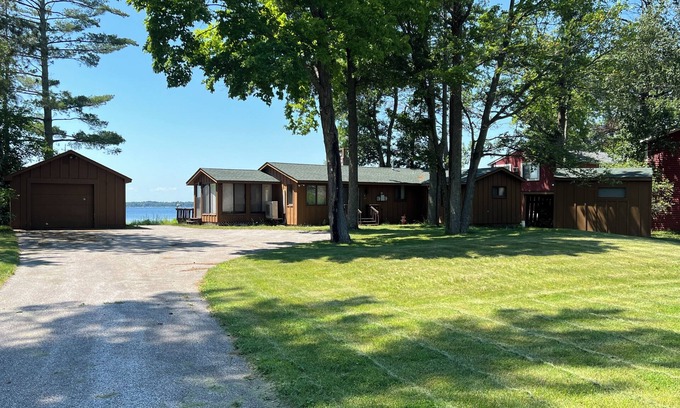 Sturgeon Lake Cabin | Charming 2-bedroom cabin in serene Sturgeon Lake with AC