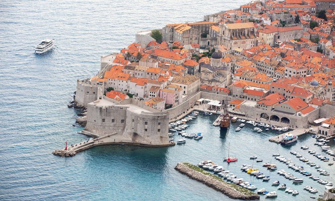 Novi Zagreb Apartment | Charming 2-bedroom apartment with WiFi, AC in lovely Dubrovnik