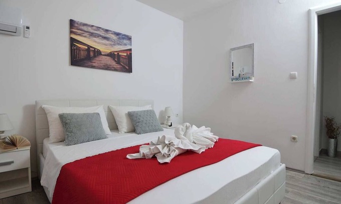 Gorica Apartment | Charming 2-bedroom apartment with WiFi, AC in enchanting Dubrovnik