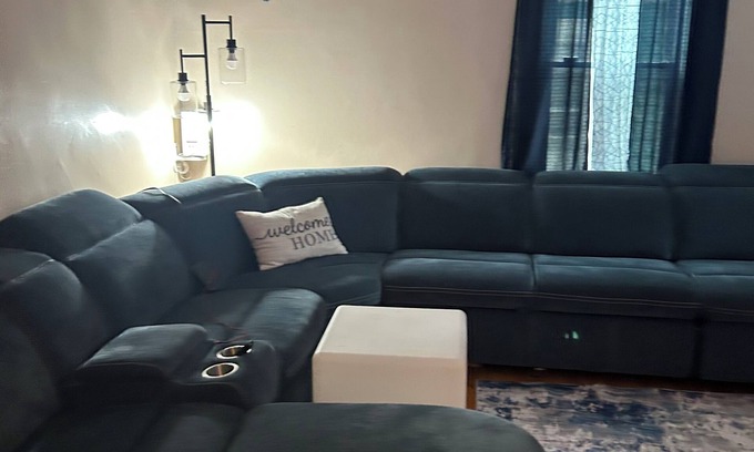 Syracuse Apartment | Charming 2-bedroom apartment in enchanting Eastwood Syracuse with AC