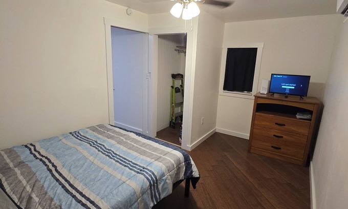 Cumby Cabin | Charming 2-bedroom cabin with all essential living necessities on 10 acres-Cumby