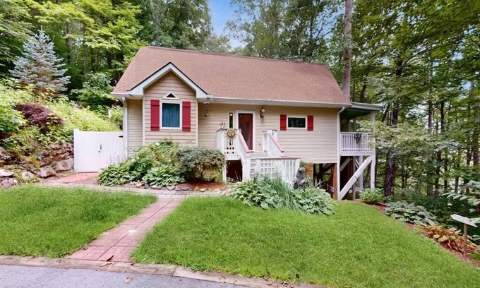 Cullowhee Cottage | Charming 2-bedroom cottage with WiFi, AC in beautiful Cullowhee