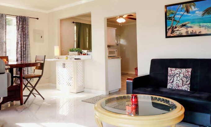 Weston Condo | Charming 2-bedroom condo in Weston with AC, WiFi and so close to the beach!