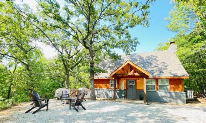 Cookson Cabin | Charming 2-bedroom cottage/cabin in serene Cookson, Ok right on Lake Tenkiller.