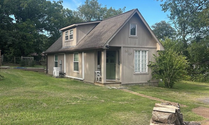 Blair Heights Cottage | Charming 2-bedroom cottage with WiFi and AC in peaceful Madison