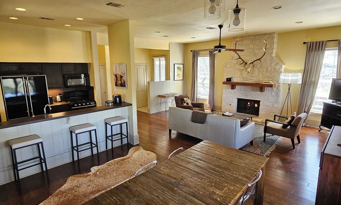 Kyle Hotel | Charming 2 bedroom cottage offering stunning sunset views nestled in the Texas Hill Country.