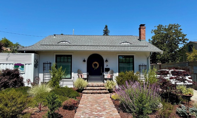 Petaluma House | Charming 2-bedroom Craftsman home in Petaluma