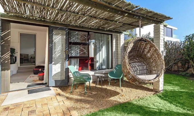 Camps Bay Cabin | Charming 2 Bedroom, Garden Cottage, CampsBay, Cape Town, South Africa